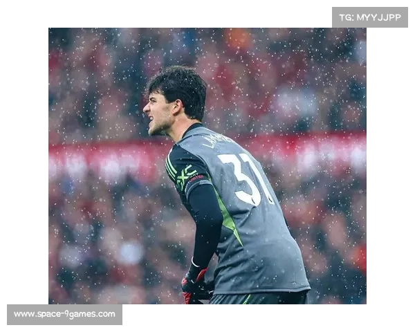 曼联门将拉门斯神勇发挥力挽狂澜双红会封神荣膺全场最佳