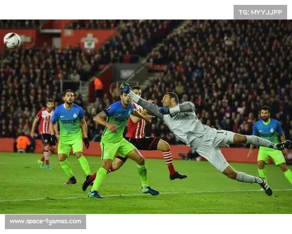 凯帕守株待兔式扑点，连扑右侧终奏效