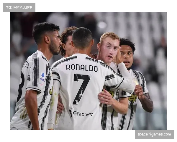 尤文图斯训练课重点演练由守转攻第一脚出球，旨在提高反击转化效率